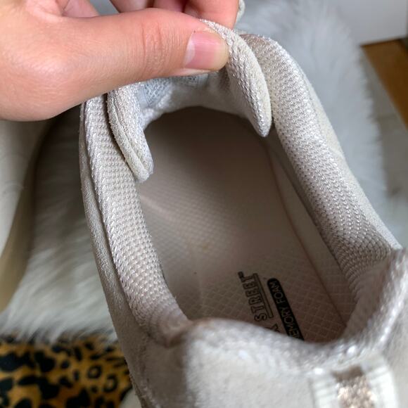 Skecher Street Leather Sneaker Size 11 Color Light Tan - Picture 13 of 13